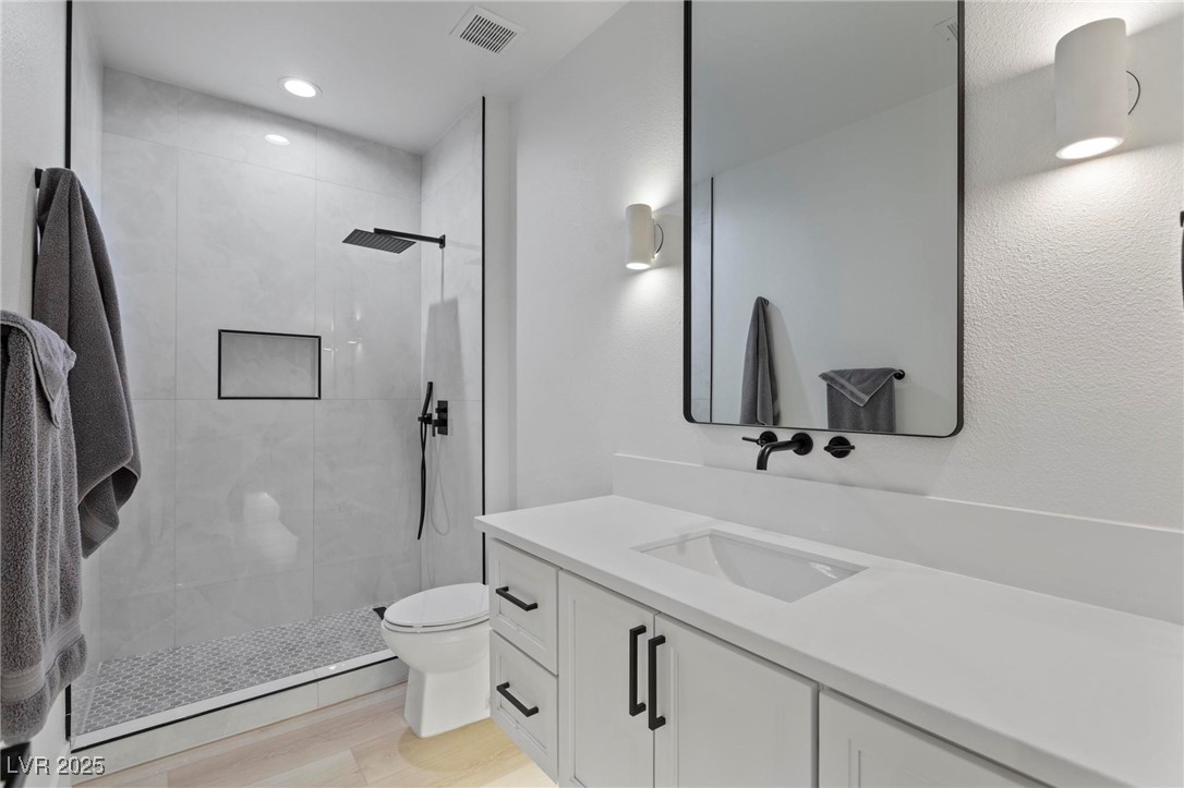 Henderson, Nevada 89052, United States, 6 Bedrooms Bedrooms, ,5 BathroomsBathrooms,Residential,Active,185277