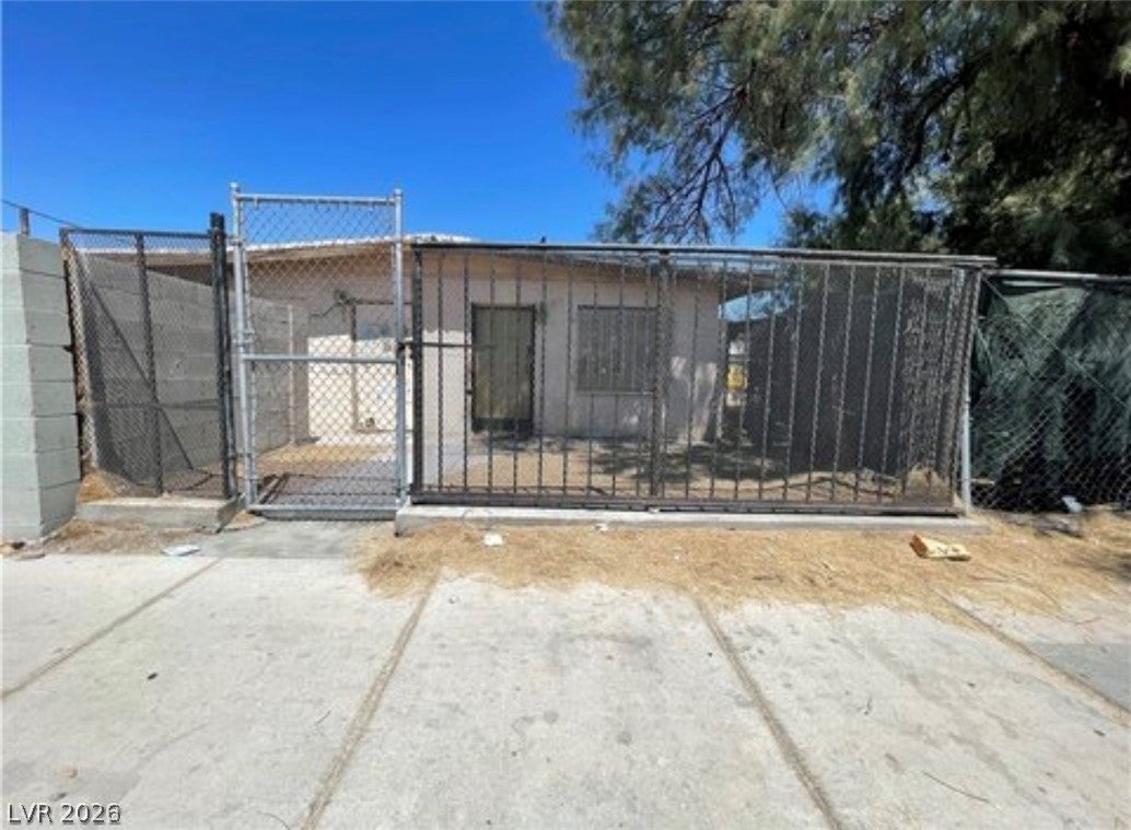 720 W Wilson Avenue