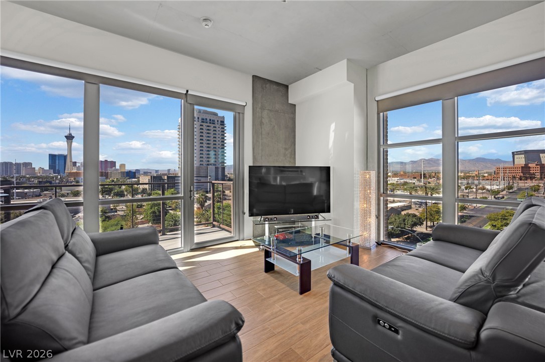 353 E Bonneville Avenue 626