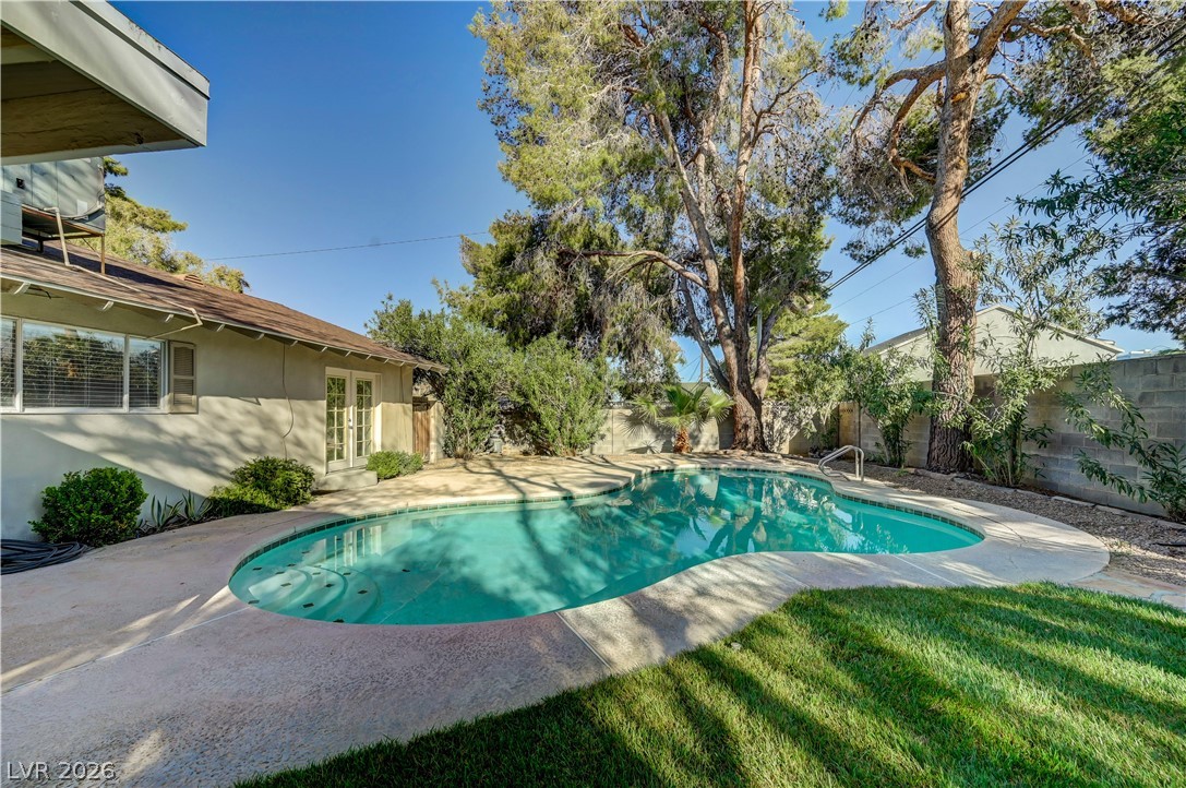 2801 Colanthe Avenue