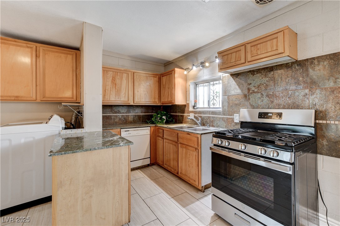 North Las Vegas, Nevada 89030, United States, 4 Bedrooms Bedrooms, ,2 BathroomsBathrooms,Residential,Active,195102