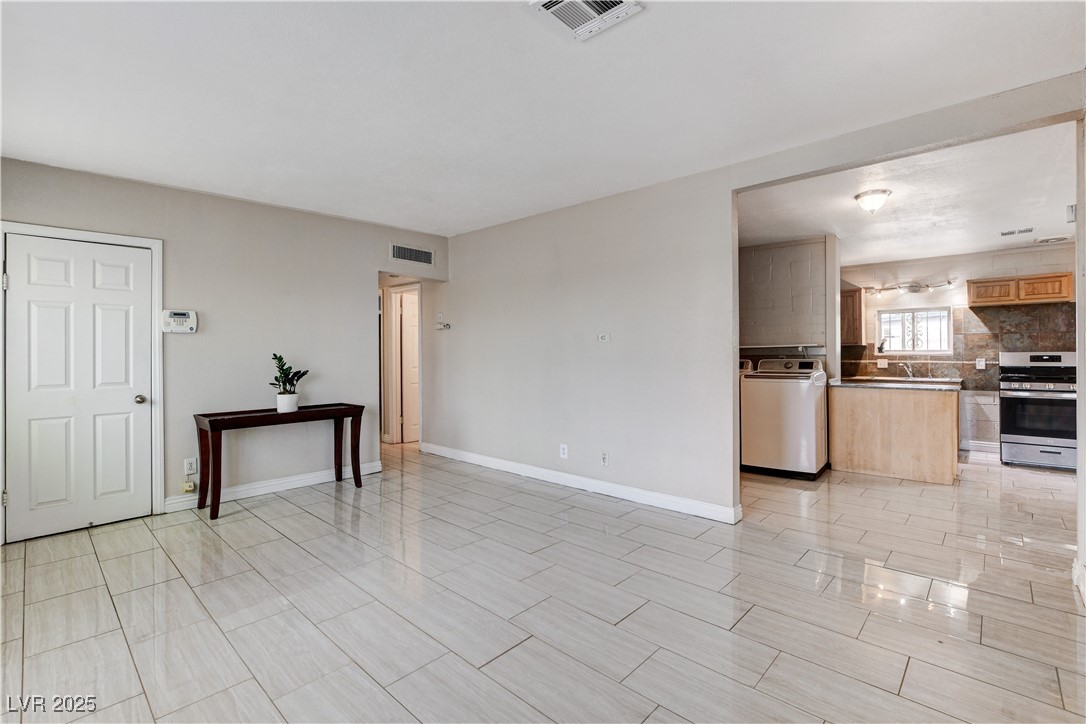 North Las Vegas, Nevada 89030, United States, 4 Bedrooms Bedrooms, ,2 BathroomsBathrooms,Residential,Active,195102