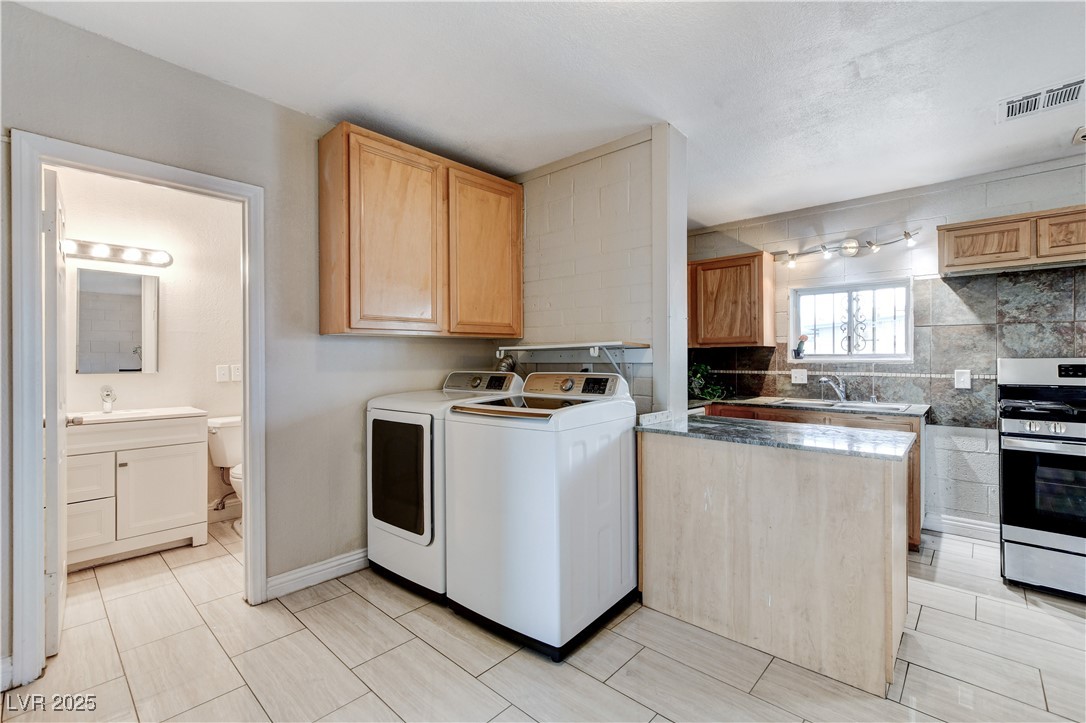 North Las Vegas, Nevada 89030, United States, 4 Bedrooms Bedrooms, ,2 BathroomsBathrooms,Residential,Active,195102