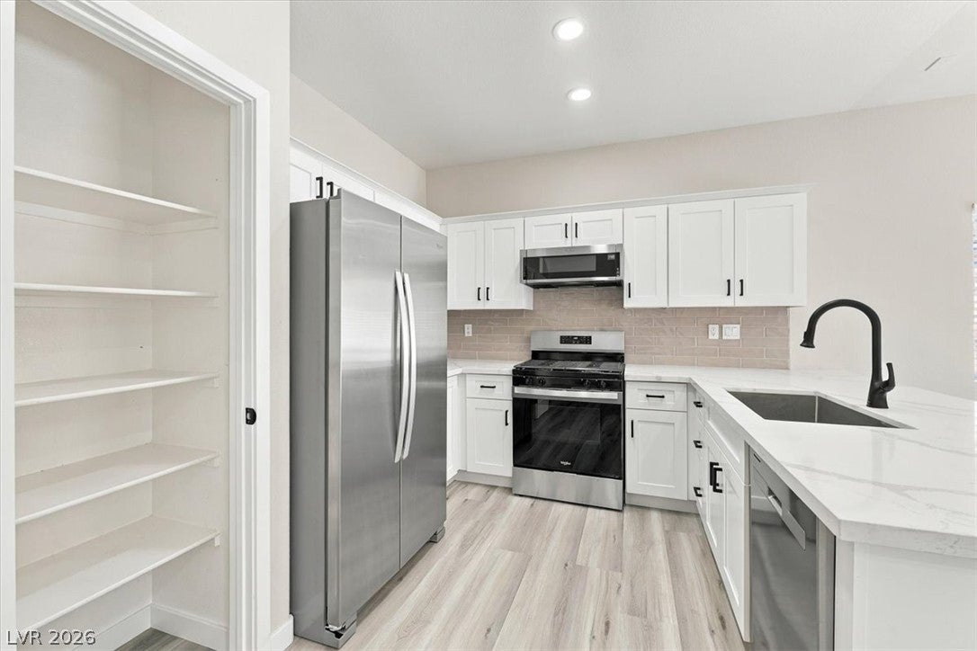 6898 PERFECT SUNSET Court