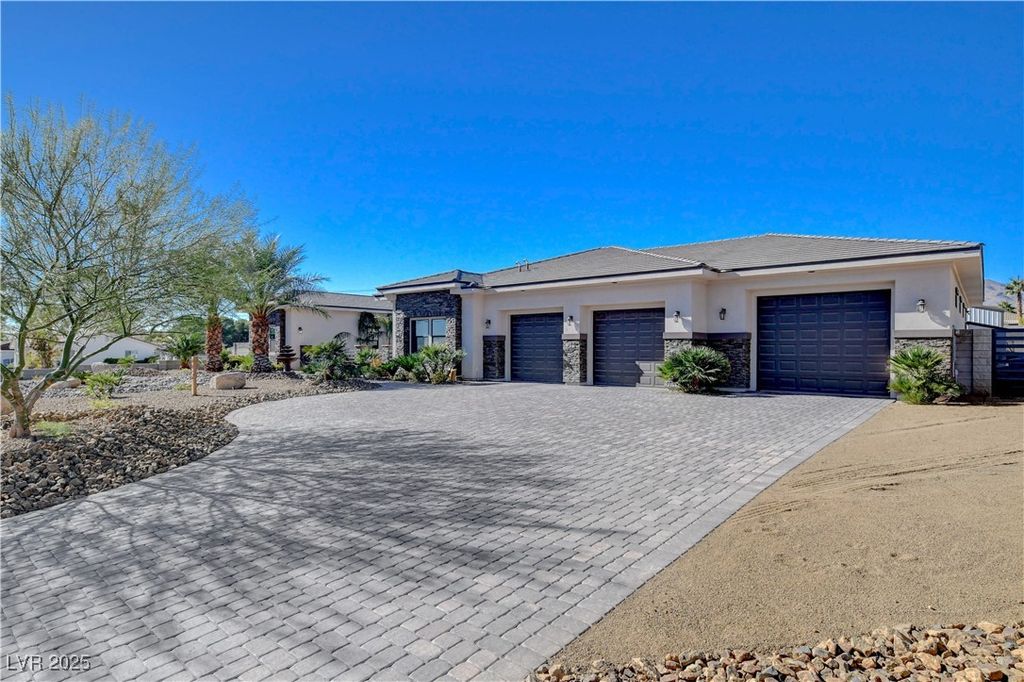 Photo of 5025 N Chieftain Street, Las Vegas, NV 89149 (MLS # 2742644)