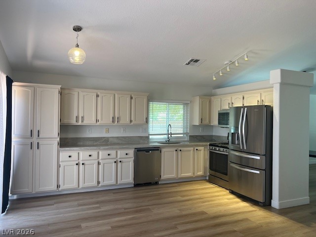 2462 Avenida Sol