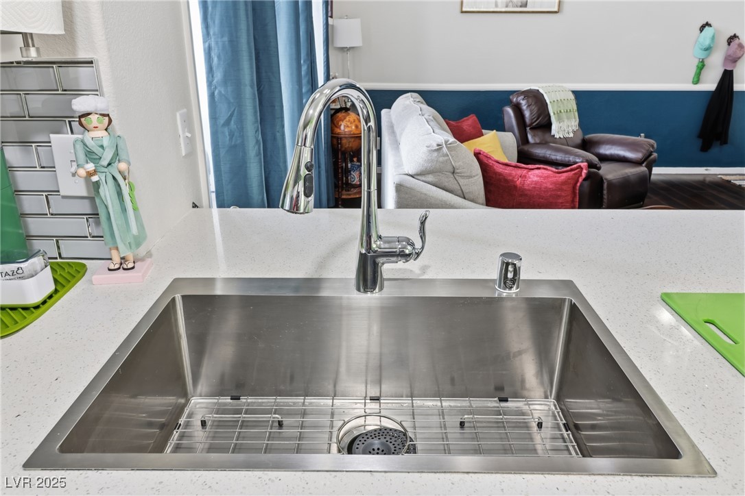 3125 N Buffalo Drive 2114