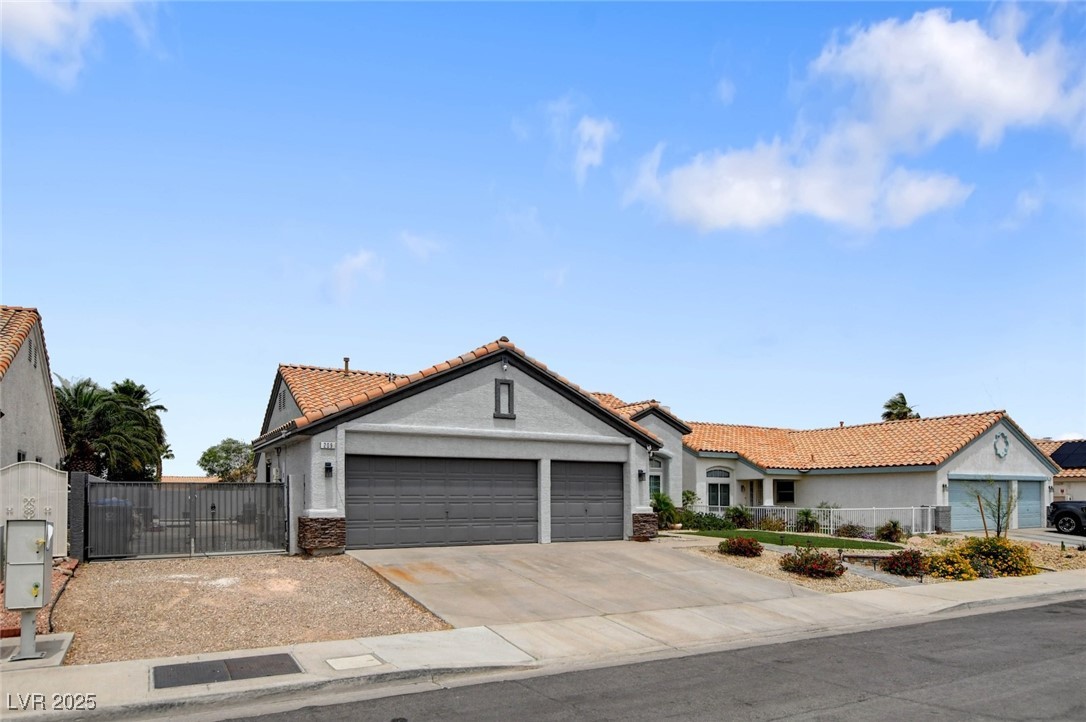 209 Tamarack Drive, Henderson, Nevada image 2