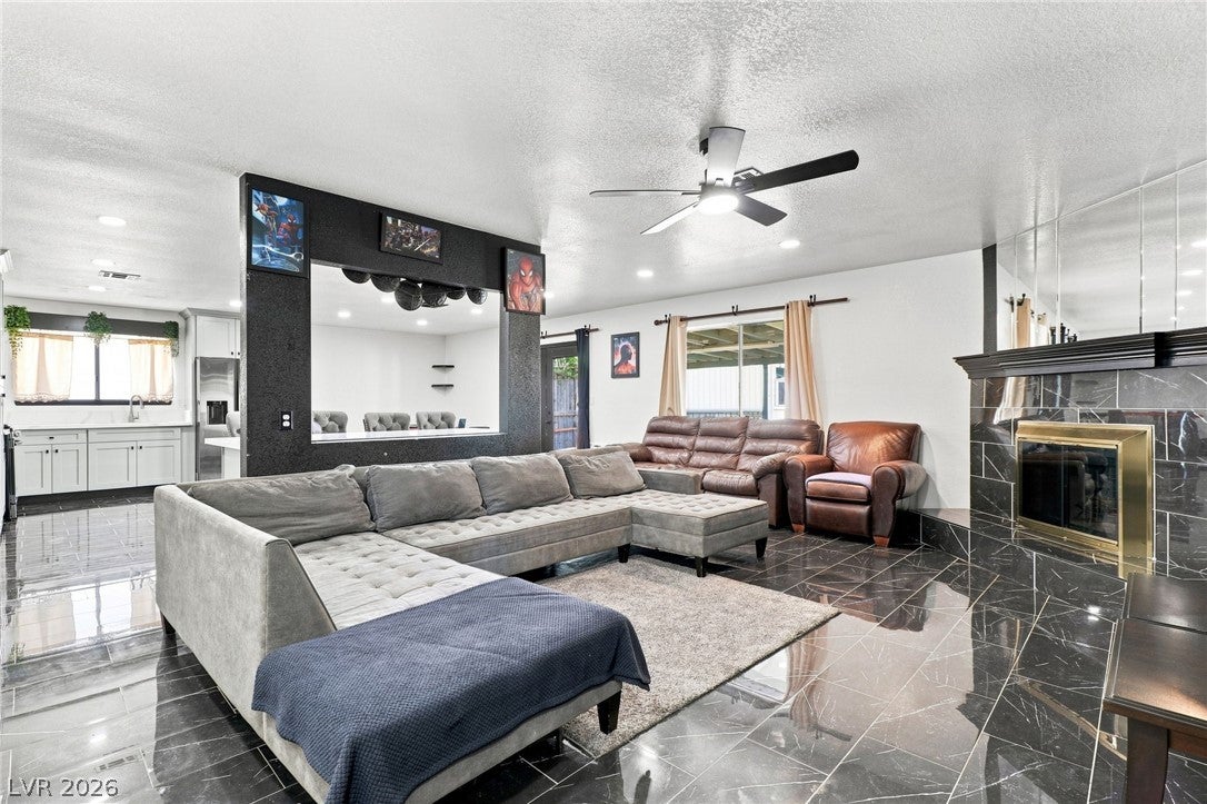 738 Straight Street