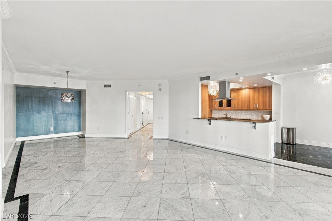 2857 Paradise Road 404