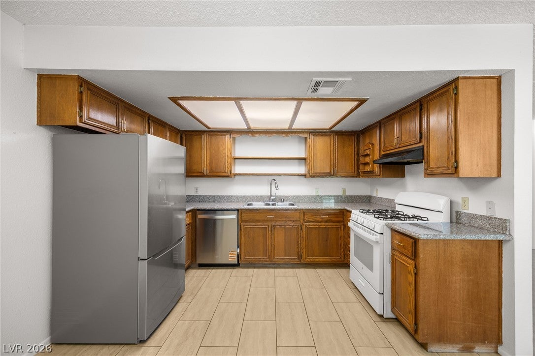 5576 W Rochelle Avenue 23D