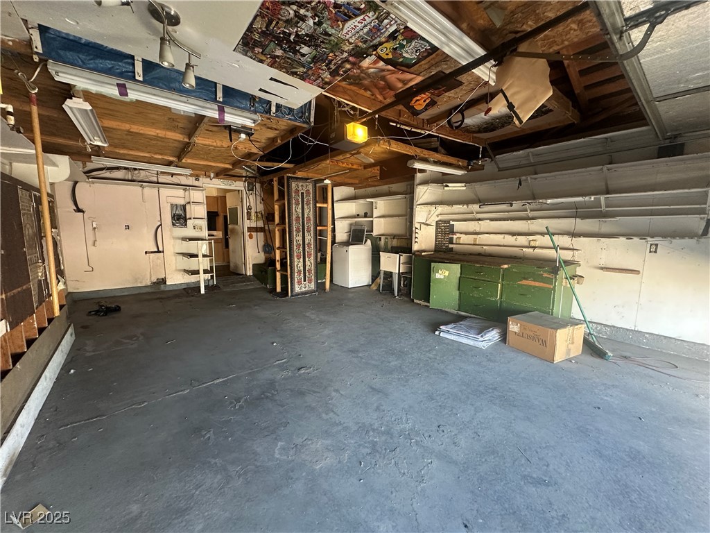 Las Vegas, Nevada 89107, United States, 4 Bedrooms Bedrooms, ,2 BathroomsBathrooms,Residential,Pending,94437