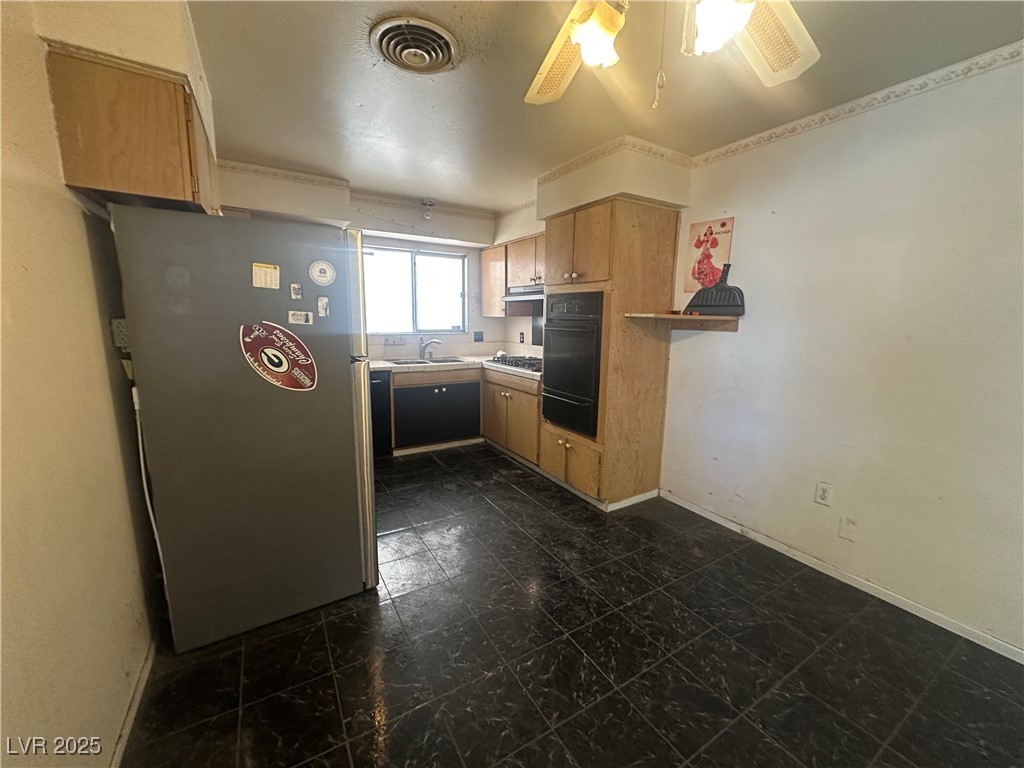 Las Vegas, Nevada 89107, United States, 4 Bedrooms Bedrooms, ,2 BathroomsBathrooms,Residential,Pending,94437