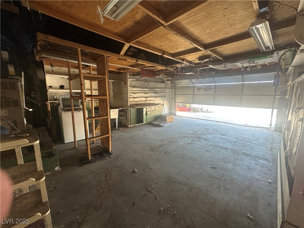 Las Vegas, Nevada 89107, United States, 4 Bedrooms Bedrooms, ,2 BathroomsBathrooms,Residential,Pending,94437