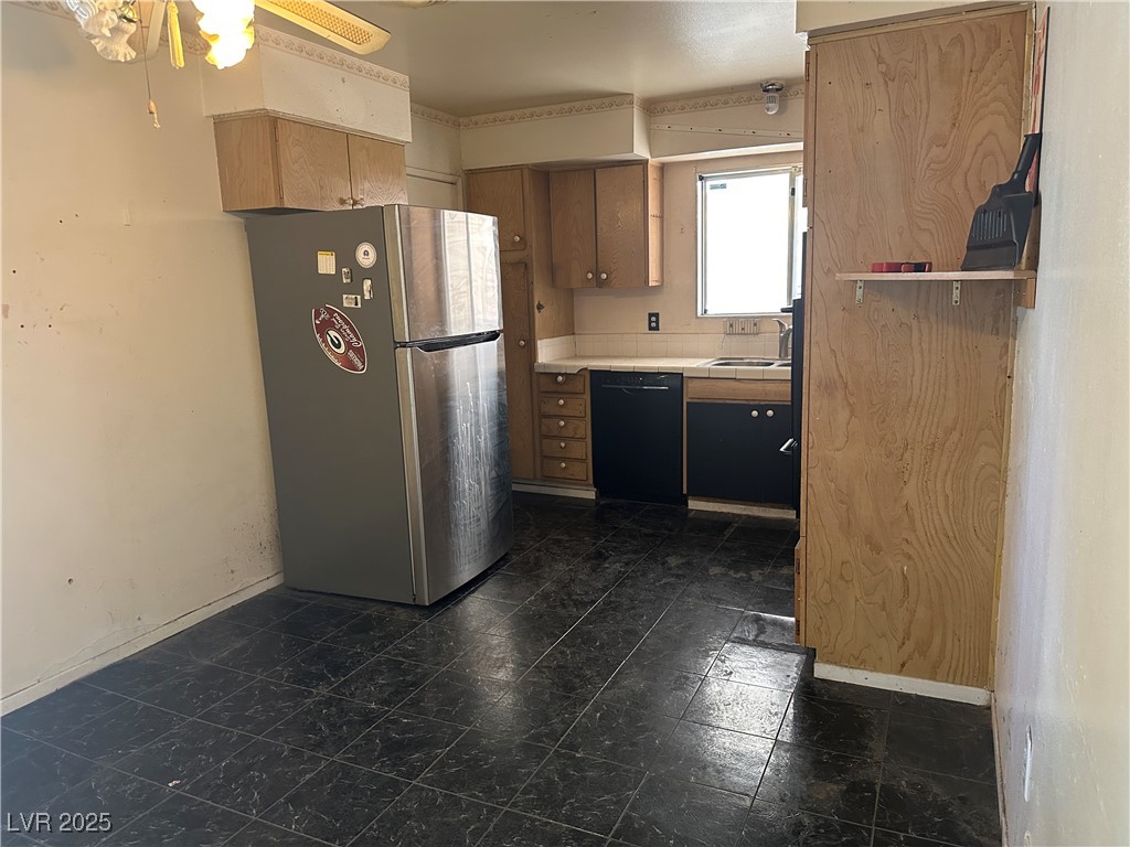 Las Vegas, Nevada 89107, United States, 4 Bedrooms Bedrooms, ,2 BathroomsBathrooms,Residential,Pending,94437