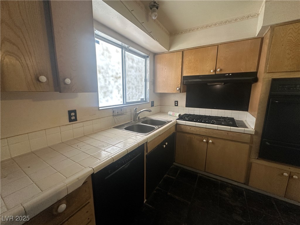 Las Vegas, Nevada 89107, United States, 4 Bedrooms Bedrooms, ,2 BathroomsBathrooms,Residential,Pending,94437