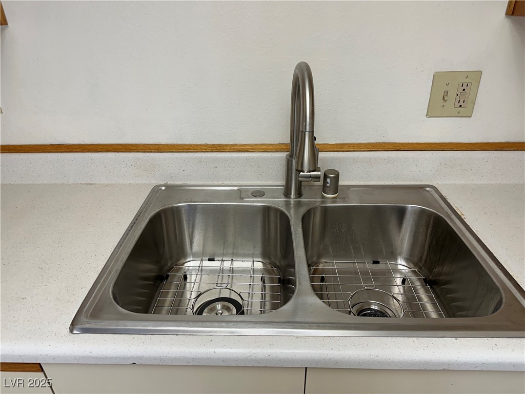 Henderson, Nevada 89014, United States, 3 Bedrooms Bedrooms, ,2 BathroomsBathrooms,Residential,Active,220334