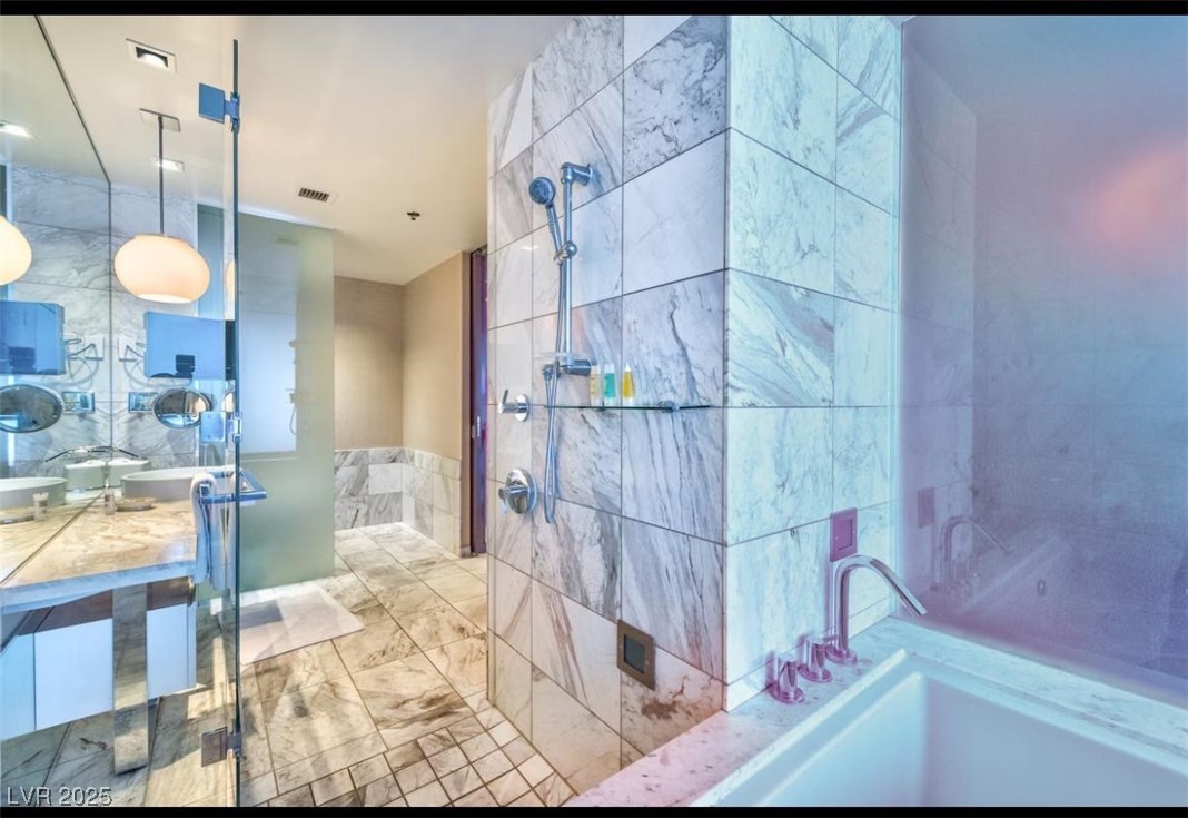4381 W Flamingo Road 1019