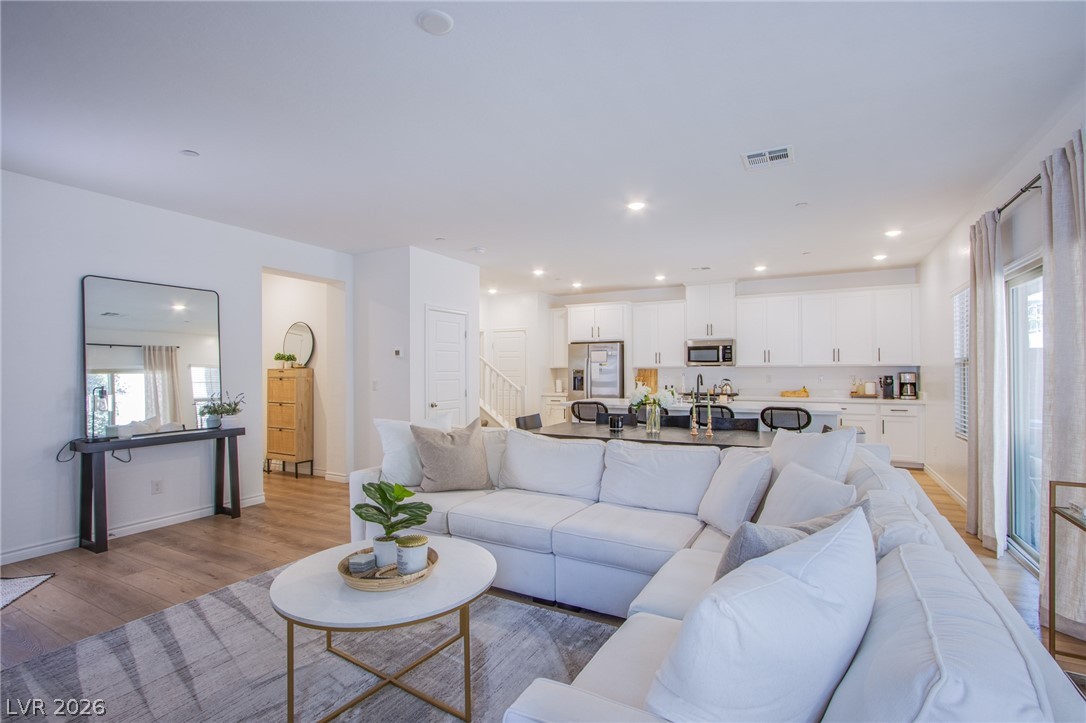 Properties 4 600 N Carriage Hill Drive 1152