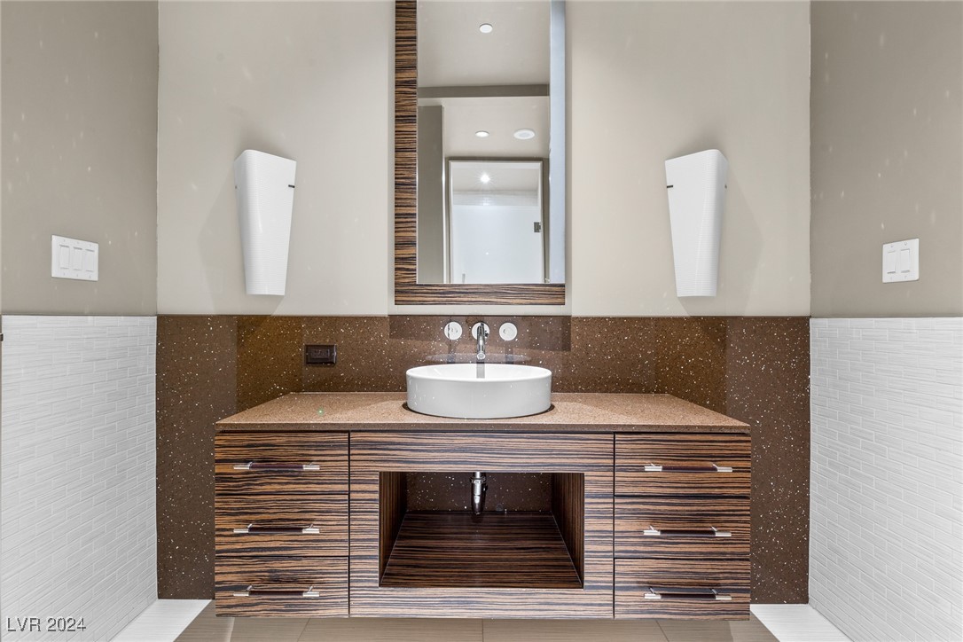 Las Vegas, Nevada 89158, United States, 1 Bedroom Bedrooms, ,2 BathroomsBathrooms,Residential,Active,41456