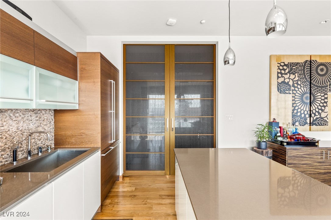 Las Vegas, Nevada 89158, United States, 1 Bedroom Bedrooms, ,2 BathroomsBathrooms,Residential,Active,41456