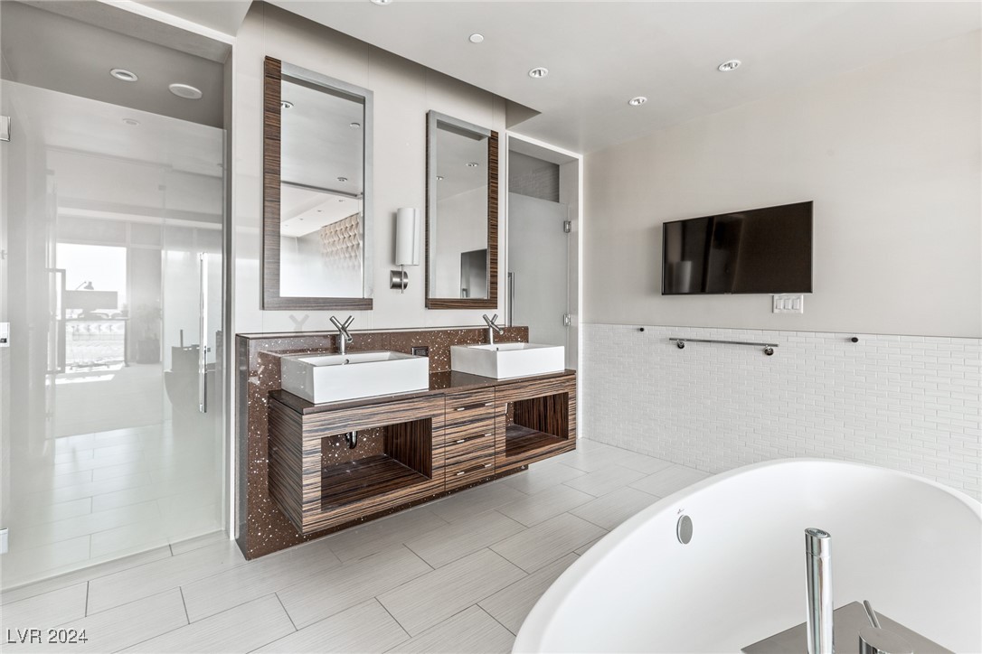 Las Vegas, Nevada 89158, United States, 1 Bedroom Bedrooms, ,2 BathroomsBathrooms,Residential,Active,41456