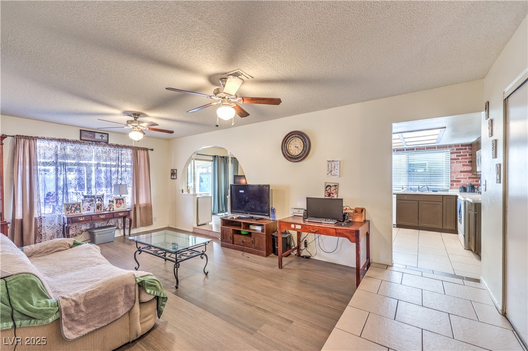 5809 Robin Lane