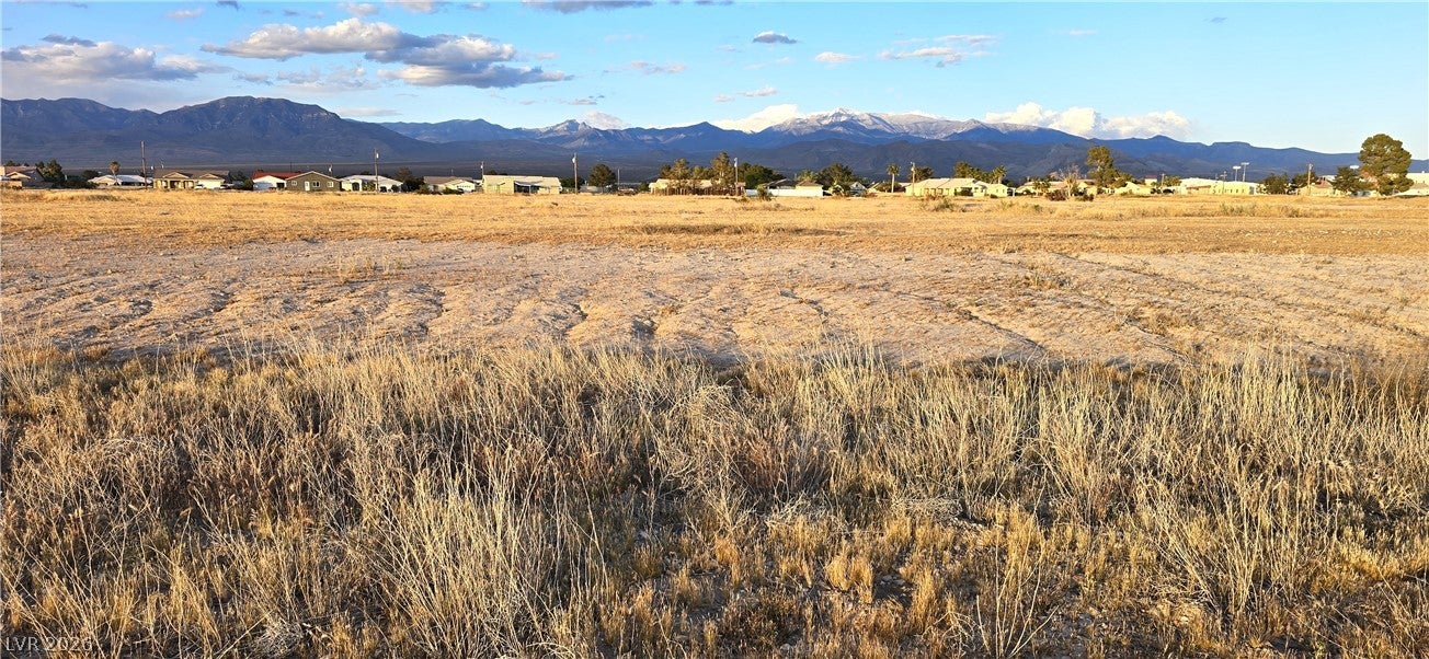 1991 S Valley View Circle