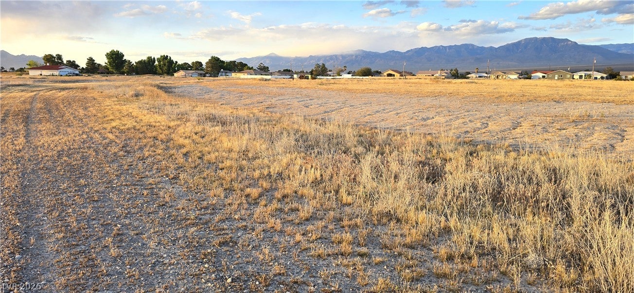 1991 S Valley View Circle