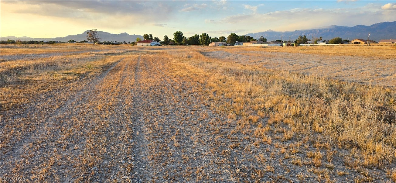 1991 S Valley View Circle