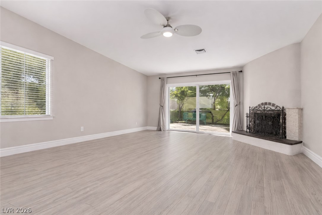 2216 Plaza Del Robles