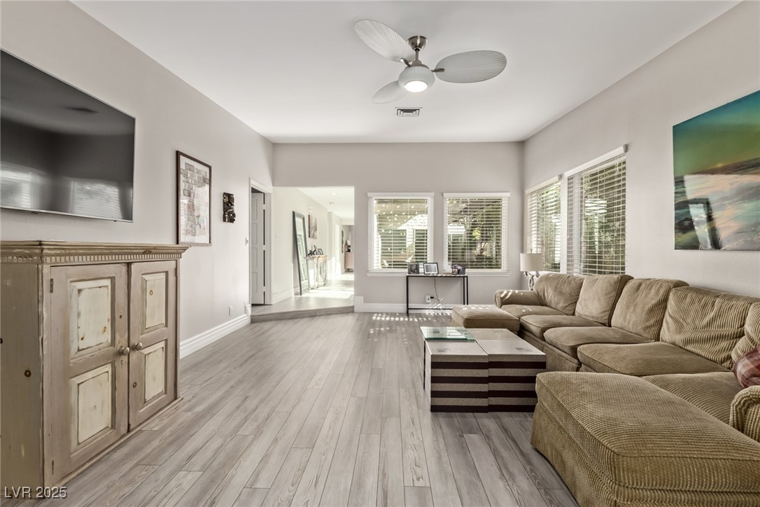 2216 Plaza Del Robles