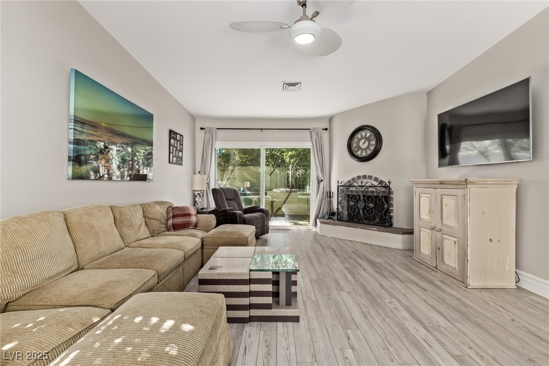 2216 Plaza Del Robles