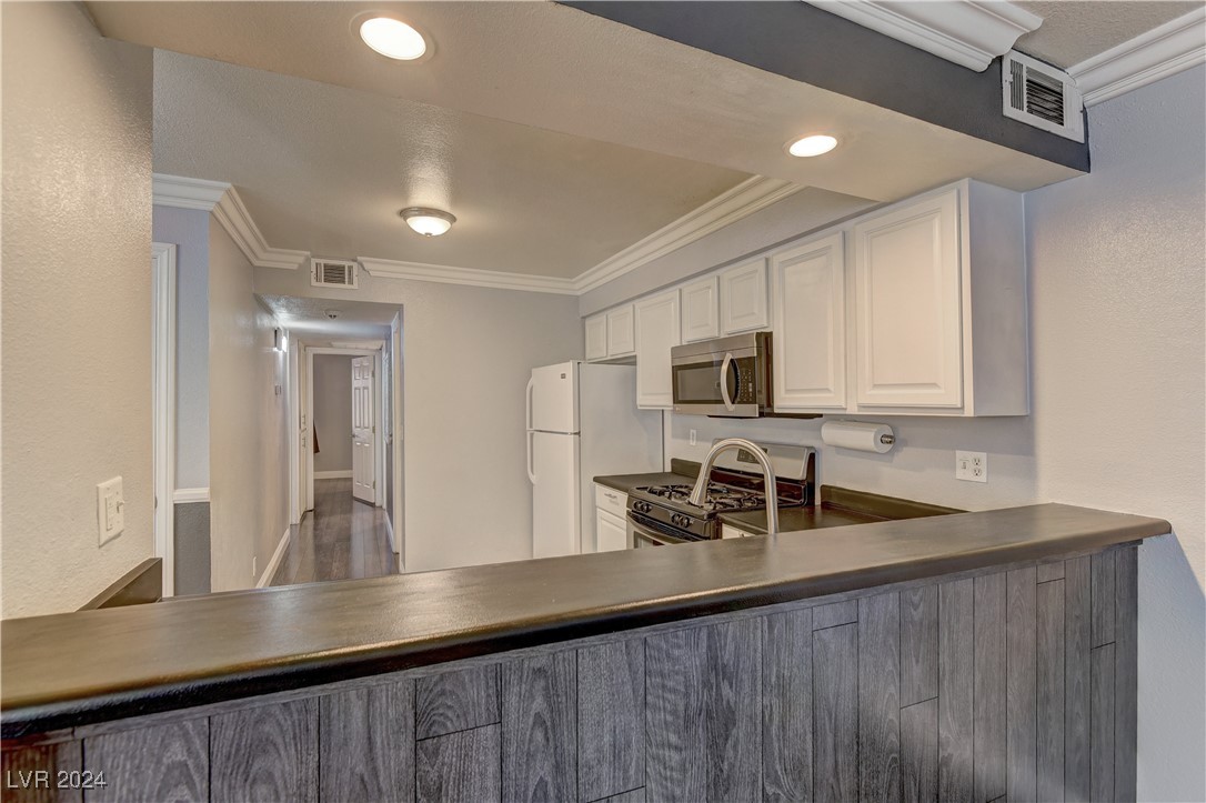 Las Vegas, Nevada 89102, United States, 2 Bedrooms Bedrooms, ,1 BathroomBathrooms,Residential,Active,39832