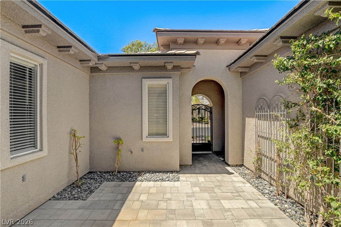 3374 Garden Shower Place