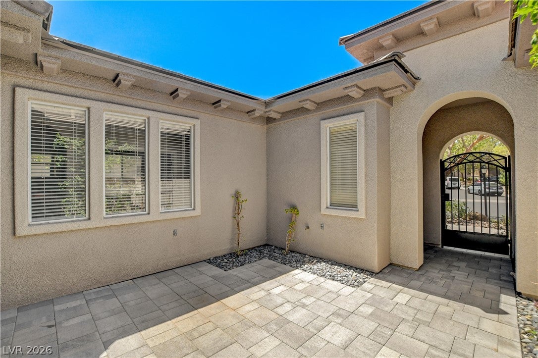 3374 Garden Shower Place