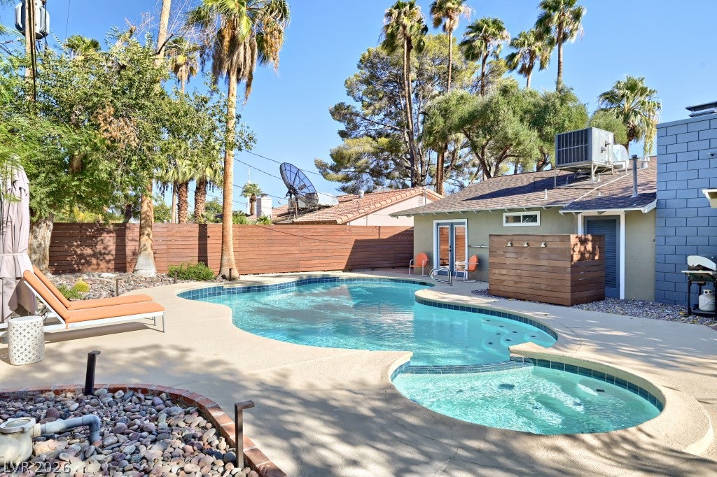 2812 Burton Avenue