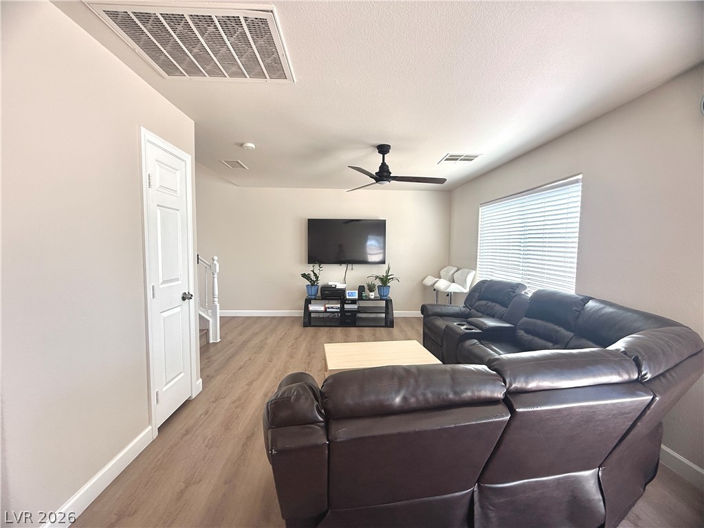 7329 Prussian Green Street