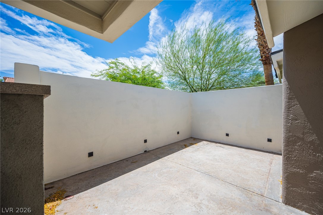 330 E Country Club Drive