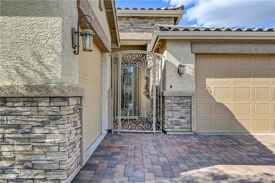 6975 Hopi Summit Court