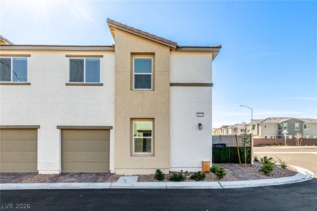 2829 Champagne Gold Avenue