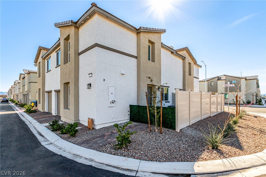 2829 Champagne Gold Avenue