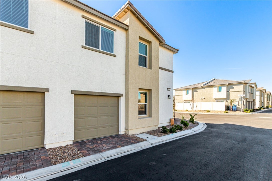 2829 Champagne Gold Avenue