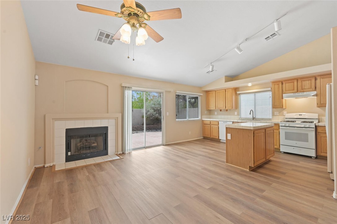 1805 Candle Bright Drive, Henderson, Nevada image 9
