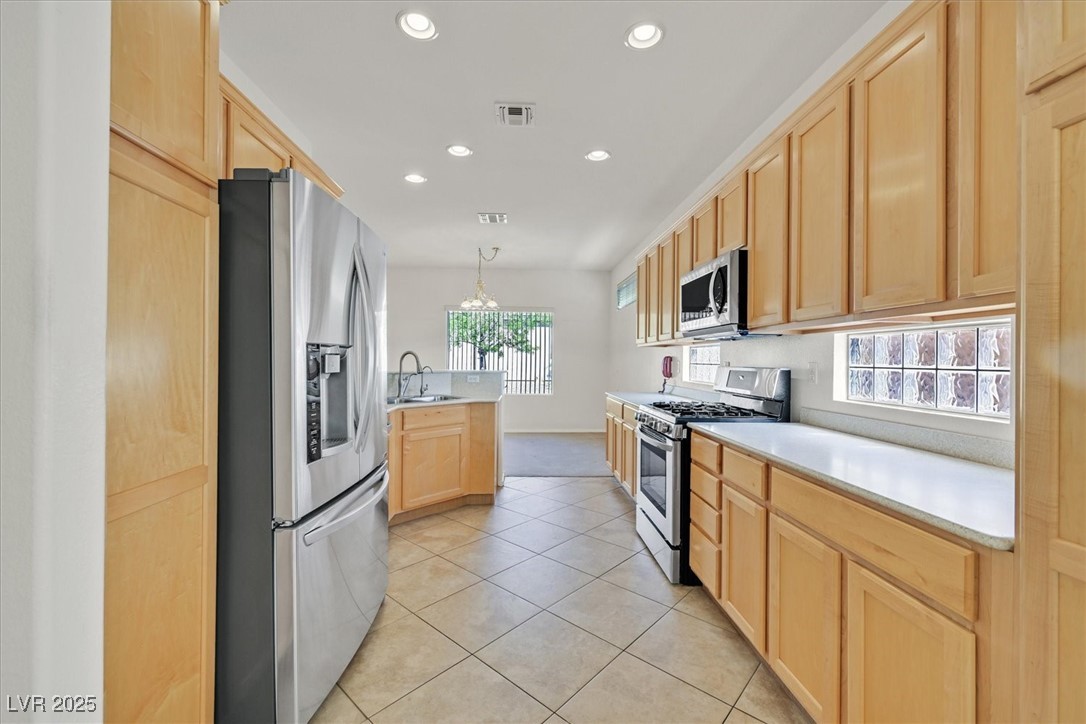 Henderson, Nevada 89012, United States, 2 Bedrooms Bedrooms, ,2 BathroomsBathrooms,Residential,Active,210426