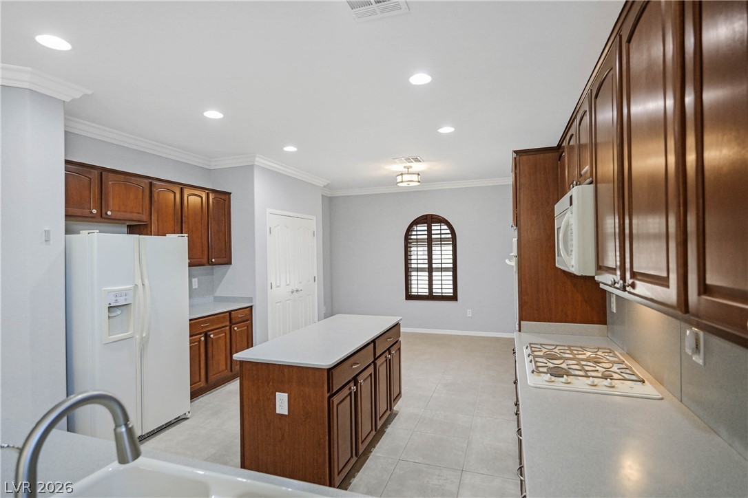 2048 Oliver Springs Street