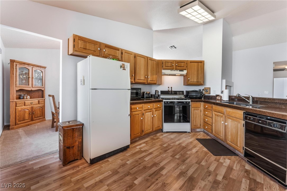 2086 Angel Falls Drive, Henderson, Nevada image 9
