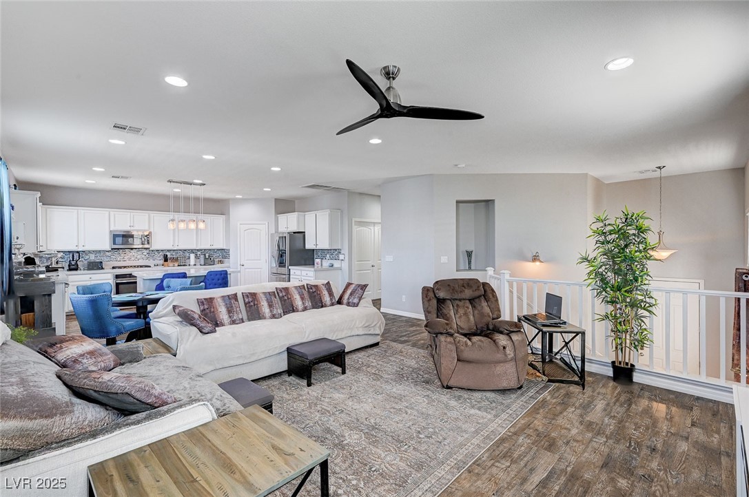 6773 Bristle Falls Street, Las Vegas, Nevada image 3