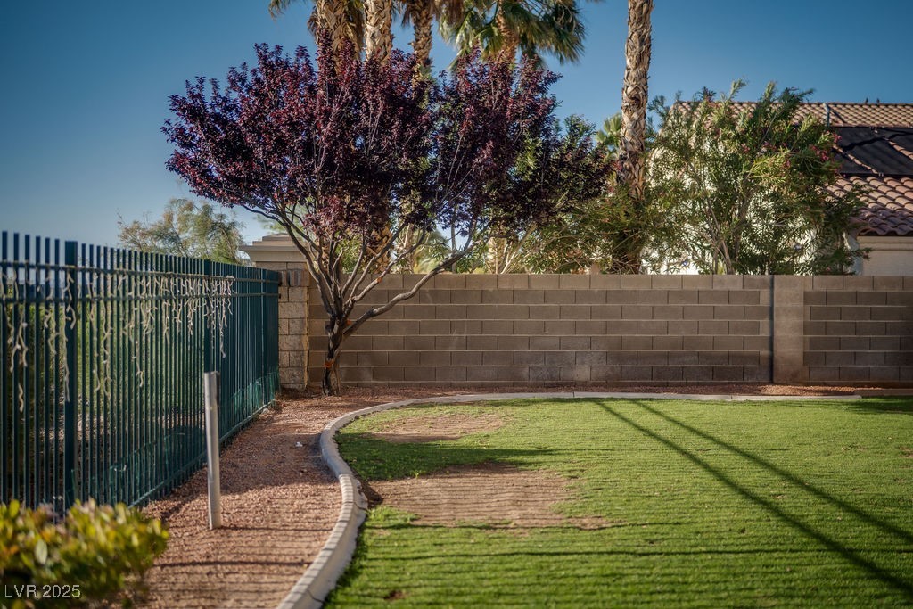 Henderson, Nevada 89052, United States, 3 Bedrooms Bedrooms, ,3 BathroomsBathrooms,Residential,Pending,4330