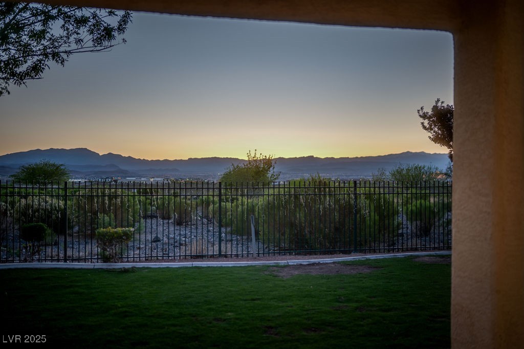 Henderson, Nevada 89052, United States, 3 Bedrooms Bedrooms, ,3 BathroomsBathrooms,Residential,Pending,4330